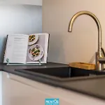 Sandy View - Spacious Flat Near The