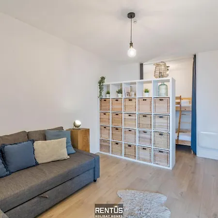Sandy View - Spacious Flat Near The